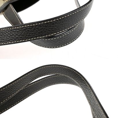 Gucci Abbey Shoulder Bag
Sac porté épaule...