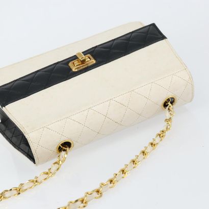 Chanel Vintage Trapezoid CC Flap Bag
Sac...
