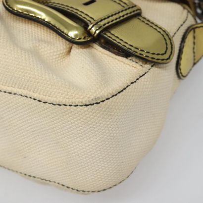 Fendi Zucchino Mamma Baguette
Sac porté épaule...