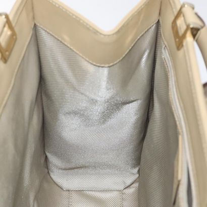 Gucci Bow Frame Chain Clutch
Pochette à fermoir...