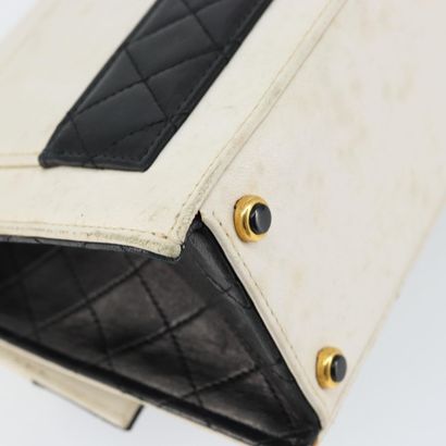 Chanel Vintage Trapezoid CC Flap Bag
Sac...