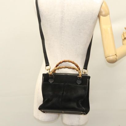 Gucci Bamboo Zip Pouch

Sac à main compact...