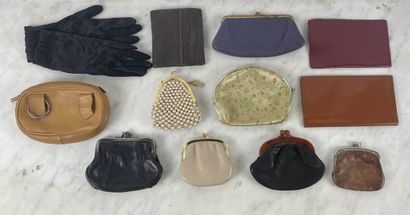 Ensemble de porte-monnaie et petits accessoires,...