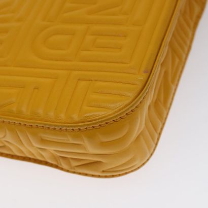 Fendi Mamma Baguette à l’épaule
Sac à main...