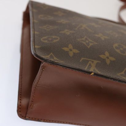 Louis Vuitton Monceau 28
Sac à main rigide...