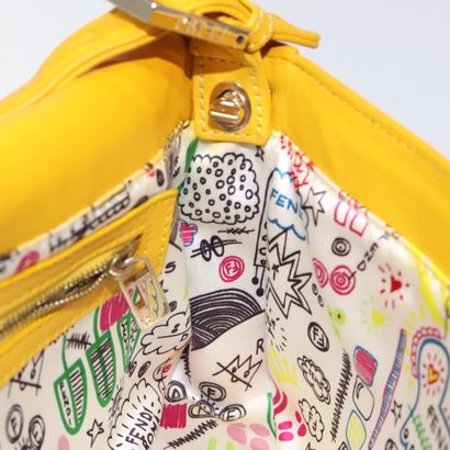 Fendi Mamma Baguette à l’épaule
Sac à main...