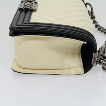 Chanel Boy Bag
Sac à main en cuir matelassé,...