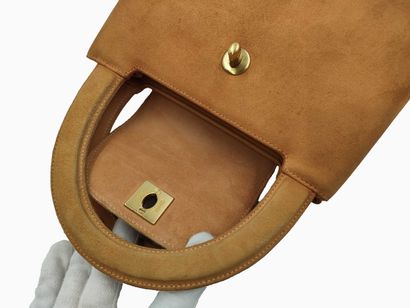 Chanel Kelly Top Handle Shopping Bag
Sac...
