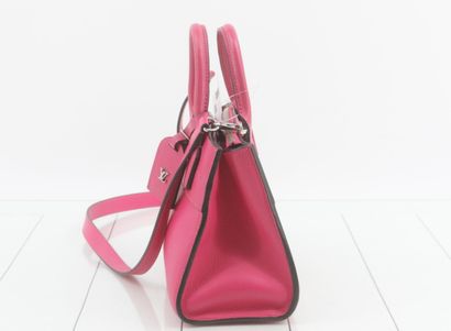 Louis Vuitton Lockme II
Sac à main en cuir,...