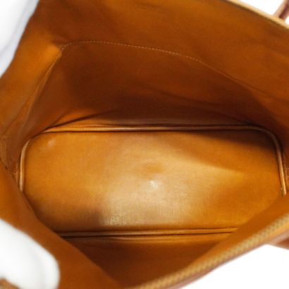 Hermès Bolide
Sac à main en cuir, modèle...