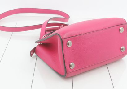 Louis Vuitton Lockme II
Sac à main en cuir,...