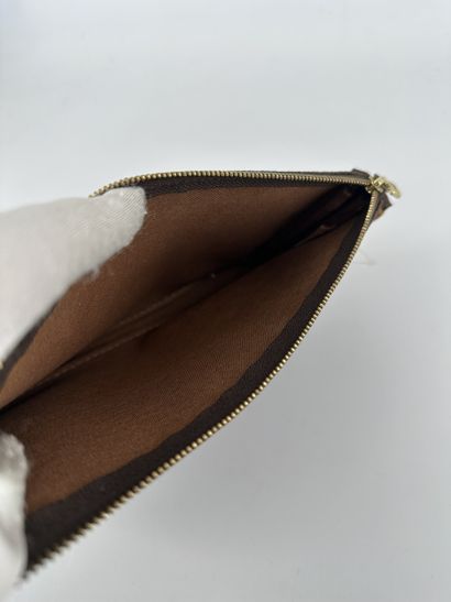 Louis Vuitton Pochette Accessoires
Pochette...