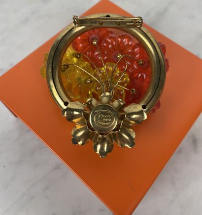 Circular gilded metal brooch with bouquet...