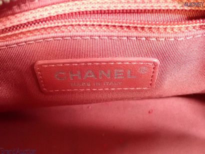 Chanel Gabrielle Hobo
Sac hobo en cuir matelassé,...
