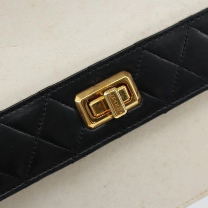 Chanel Vintage Trapezoid CC Flap Bag
Sac...