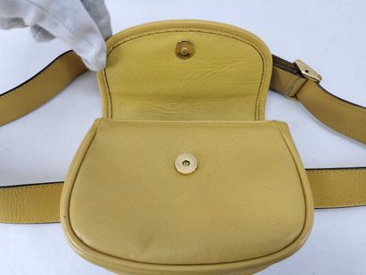 Gucci Front Zip Belt Bag
Sac ceinture en...
