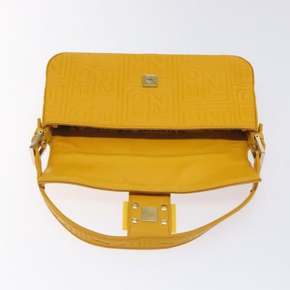 Fendi Mamma Baguette à l’épaule
Sac à main...