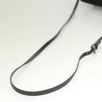 Fendi Zucchino Shoulder Bag
Sac porté épaule...