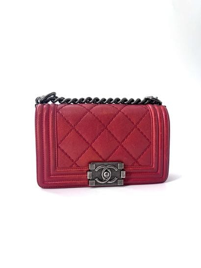 Chanel Sac Flap
Sac à main en cuir matelassé,...