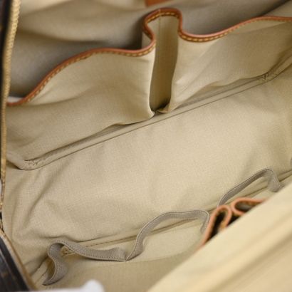 Louis Vuitton Deauville
Sac à main en toile...