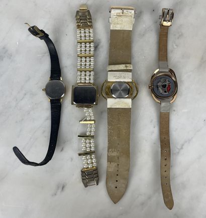 Lot de quatre montres-bracelets à quartz...