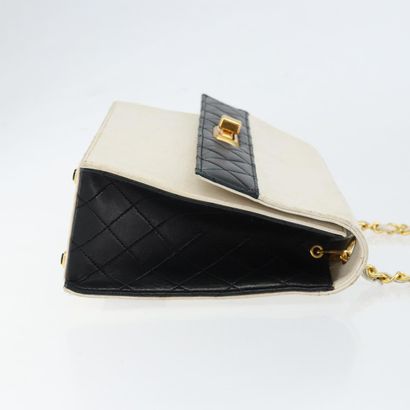 Chanel Vintage Trapezoid CC Flap Bag
Sac...