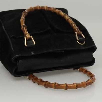 Gucci Bamboo Zip Pouch

Sac à main compact...