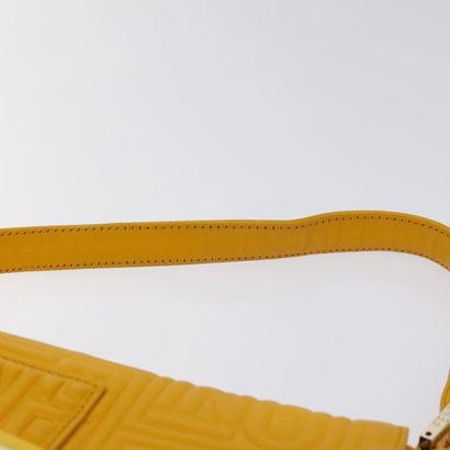 Fendi Mamma Baguette à l’épaule
Sac à main...