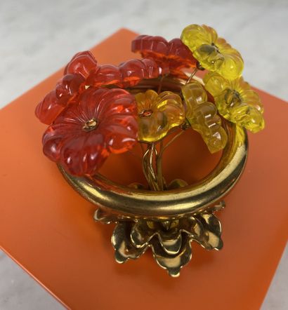 Circular gilded metal brooch with bouquet...