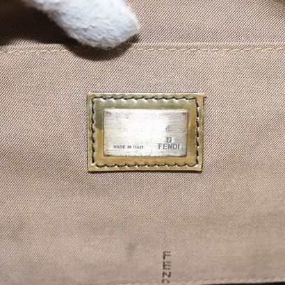 Fendi Zucchino Mamma Baguette
Sac porté épaule...
