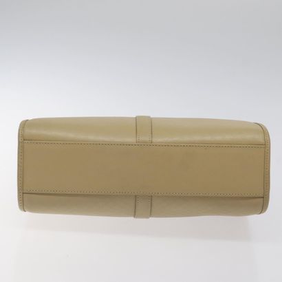 Gucci Bow Frame Chain Clutch
Pochette à fermoir...