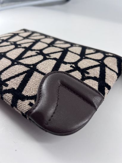 Valentino Garavani Zip Pouch
Pochette zippée,...