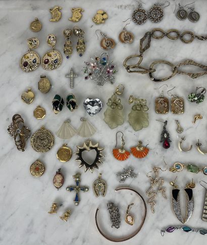 Grand assortiment de bijoux fantaisie, XX-...