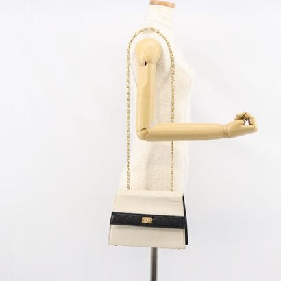 Chanel Vintage Trapezoid CC Flap Bag
Sac...