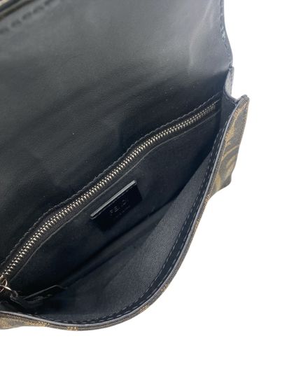 Fendi Vintage Zucca Mini Shoulder Bag
Sac...