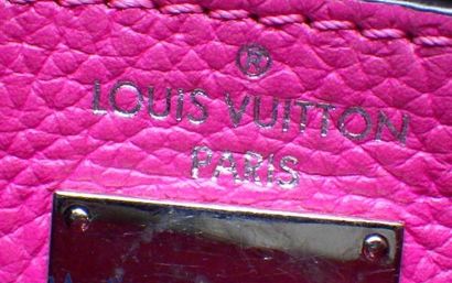Louis Vuitton Lockme II
Sac à main en cuir,...