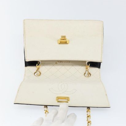 Chanel Vintage Trapezoid CC Flap Bag
Sac...