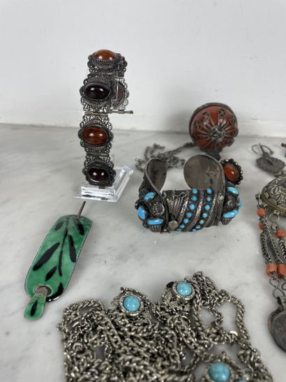 Ethnic & costume jewelry set (20th century):...