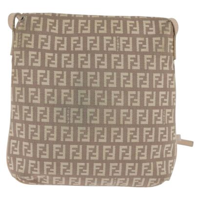 Fendi Zucchino Shoulder Bag
Sac porté épaule...