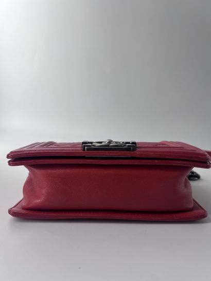 Chanel Sac Flap
Sac à main en cuir matelassé,...