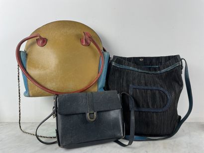 Delvaux, Bruxelles - Ensemble de trois sacs...