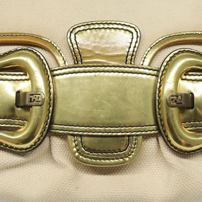 Fendi Zucchino Mamma Baguette
Sac porté épaule...