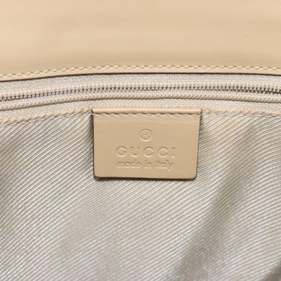 Gucci Bow Frame Chain Clutch
Pochette à fermoir...