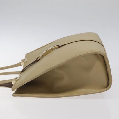 Gucci Bow Frame Chain Clutch
Pochette à fermoir...