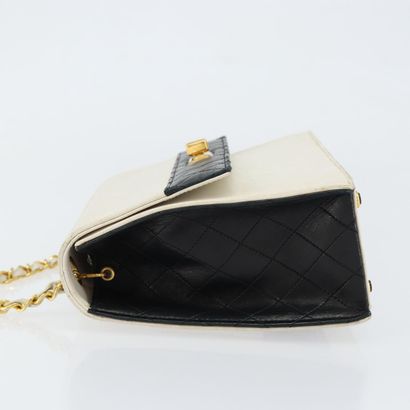 Chanel Vintage Trapezoid CC Flap Bag
Sac...