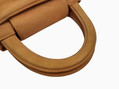 Chanel Kelly Top Handle Shopping Bag
Sac...