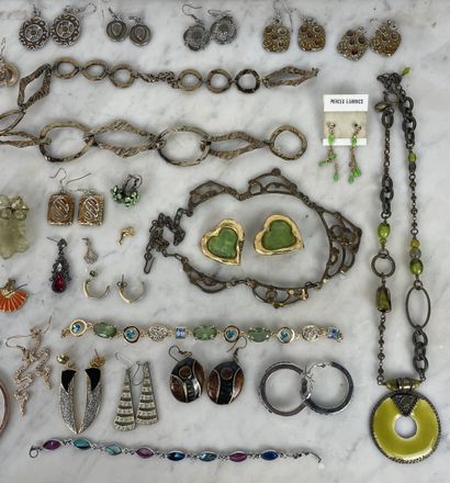 Grand assortiment de bijoux fantaisie, XX-...