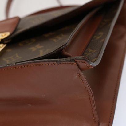 Louis Vuitton Monceau 28
Sac à main rigide...