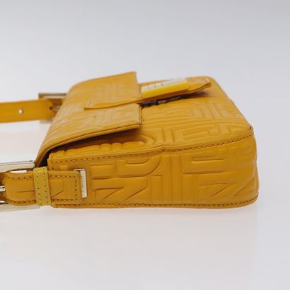 Fendi Mamma Baguette à l’épaule
Sac à main...