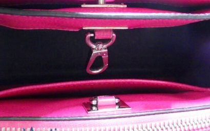 Louis Vuitton Lockme II
Sac à main en cuir,...